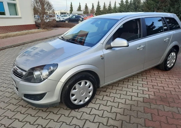 Opel Astra cena 13600 przebieg: 174000, rok produkcji 2010 z Ustroń małe 106